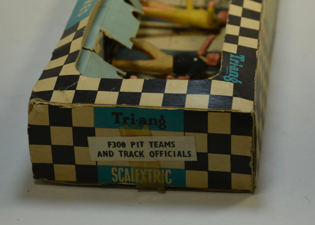 Scalextric Vintage Pit Team/Track officials Figures F300