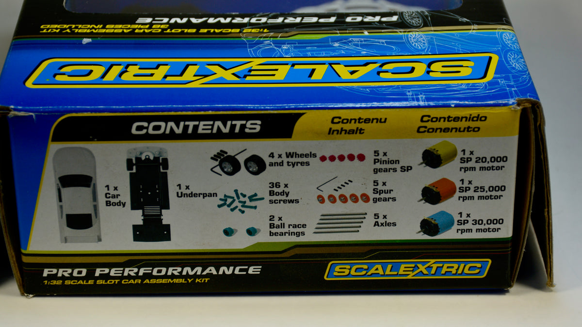 Scalextric Aston Martin set C3082