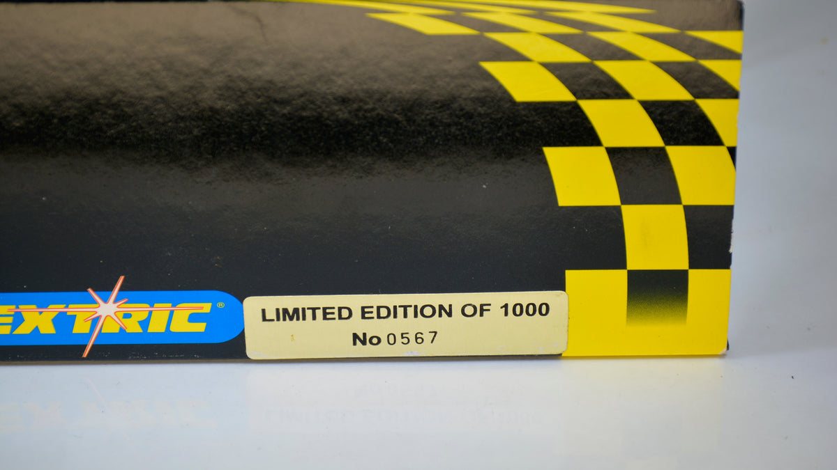 Scalextric Dallara Indy red Bull C2394