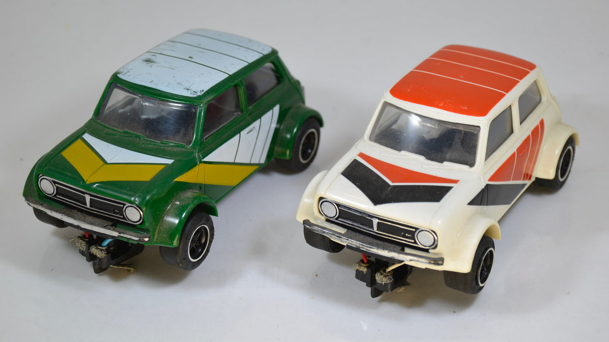Scalextric 2 x Mini Green/White