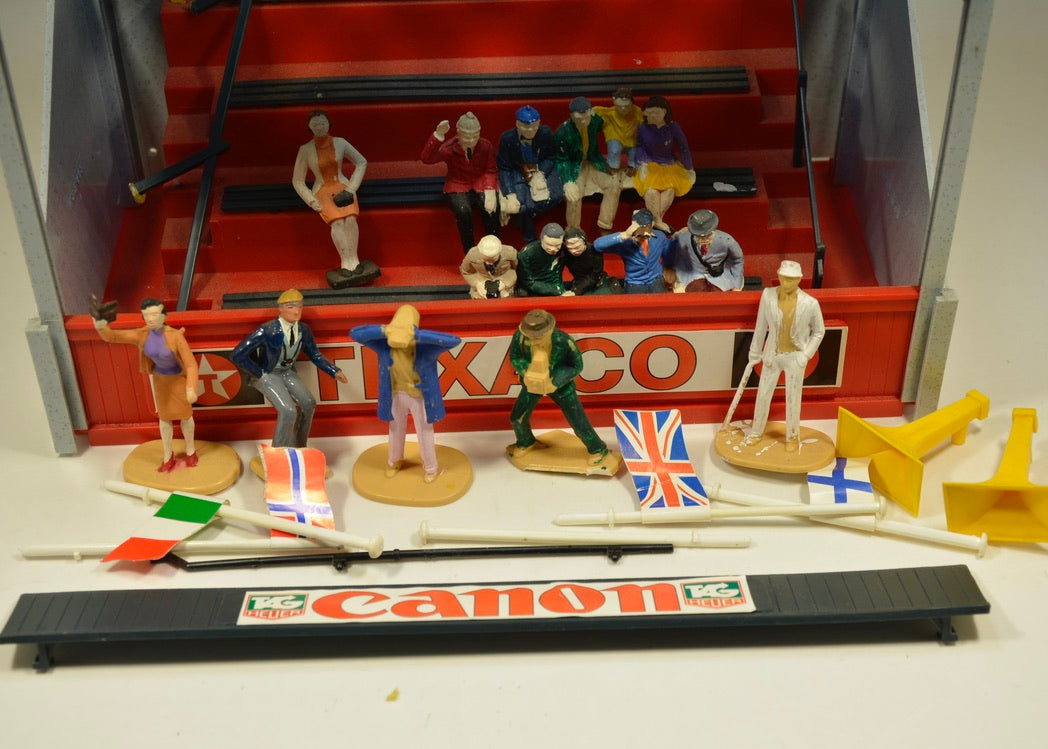 Scalextric Grand Stand & Figures GS9